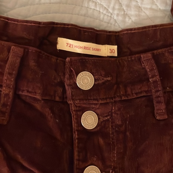 Burgundy Levi’s Jean - Picture 3 of 3